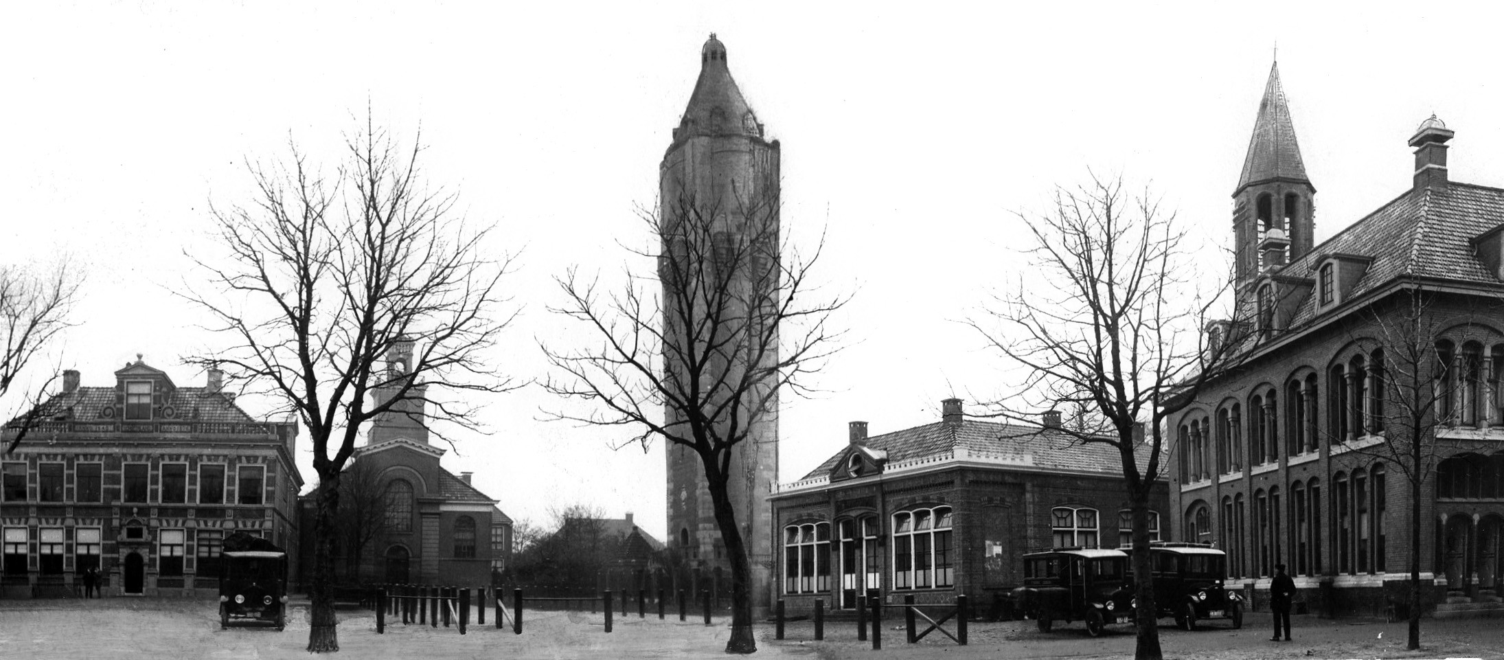 GEMEENTEHUIS en WATERTOREN